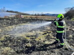 Požár nad Českým Šternberkem se rychle šířil