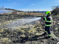 Požár nad Českým Šternberkem se rychle šířil Požár nad Českým Šternberkem se rychle šířil