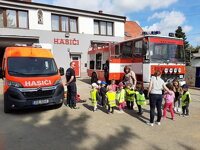 Hasičské přilby putovaly z hlavy na hlavu Hasičské přilby putovaly z hlavy na hlavu