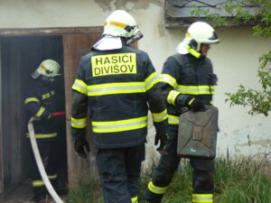Hasiči spěchali k požáru v Měchnově