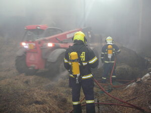 S požárem v Divišově bojovali hasiči 10 hodin