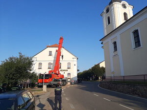 Hasiči asistovali u nových kostelních zvonů v Divišově