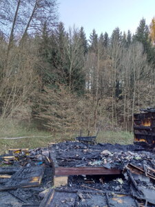Pod Drahňovicemi lehla popelem dřevěná chata