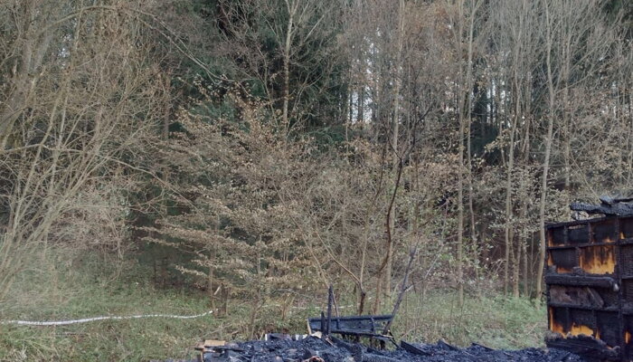 Pod Drahňovicemi lehla popelem dřevěná chata