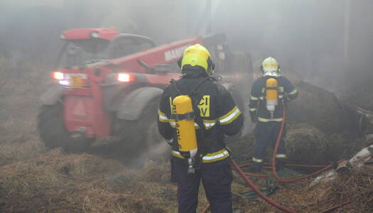 S požárem v Divišově bojovali hasiči 10 hodin